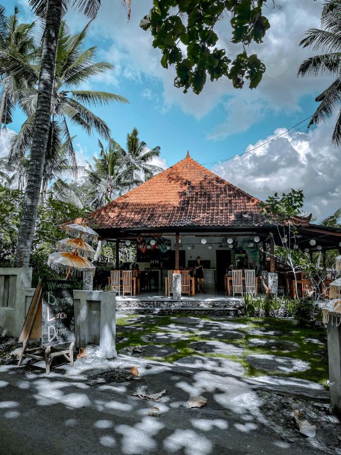 Landhaus Mertha Sari Resto & *